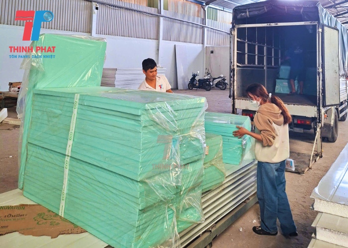 hình ảnh chuẩn bị xốp xps giao cho khách