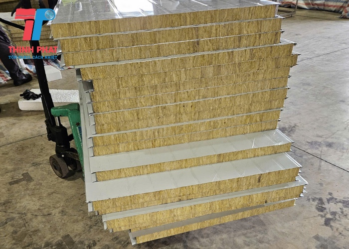 hình ảnh panel rockwool thịnh phát