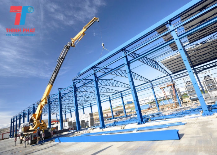 thi công lợp mái chống nóng cho nhà xưởng