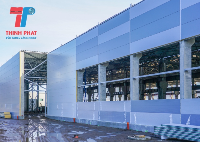 thi công vách bao nhà xưởng bằng panel thịnh phát