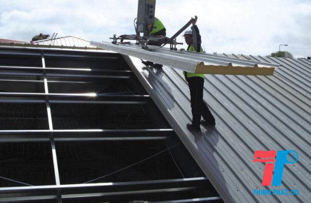 thi-cong-ton-cach-nhiet-chong-nong