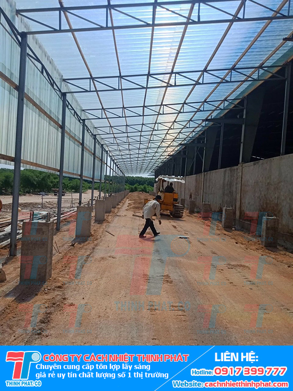 tôn lợp lấy sáng 24