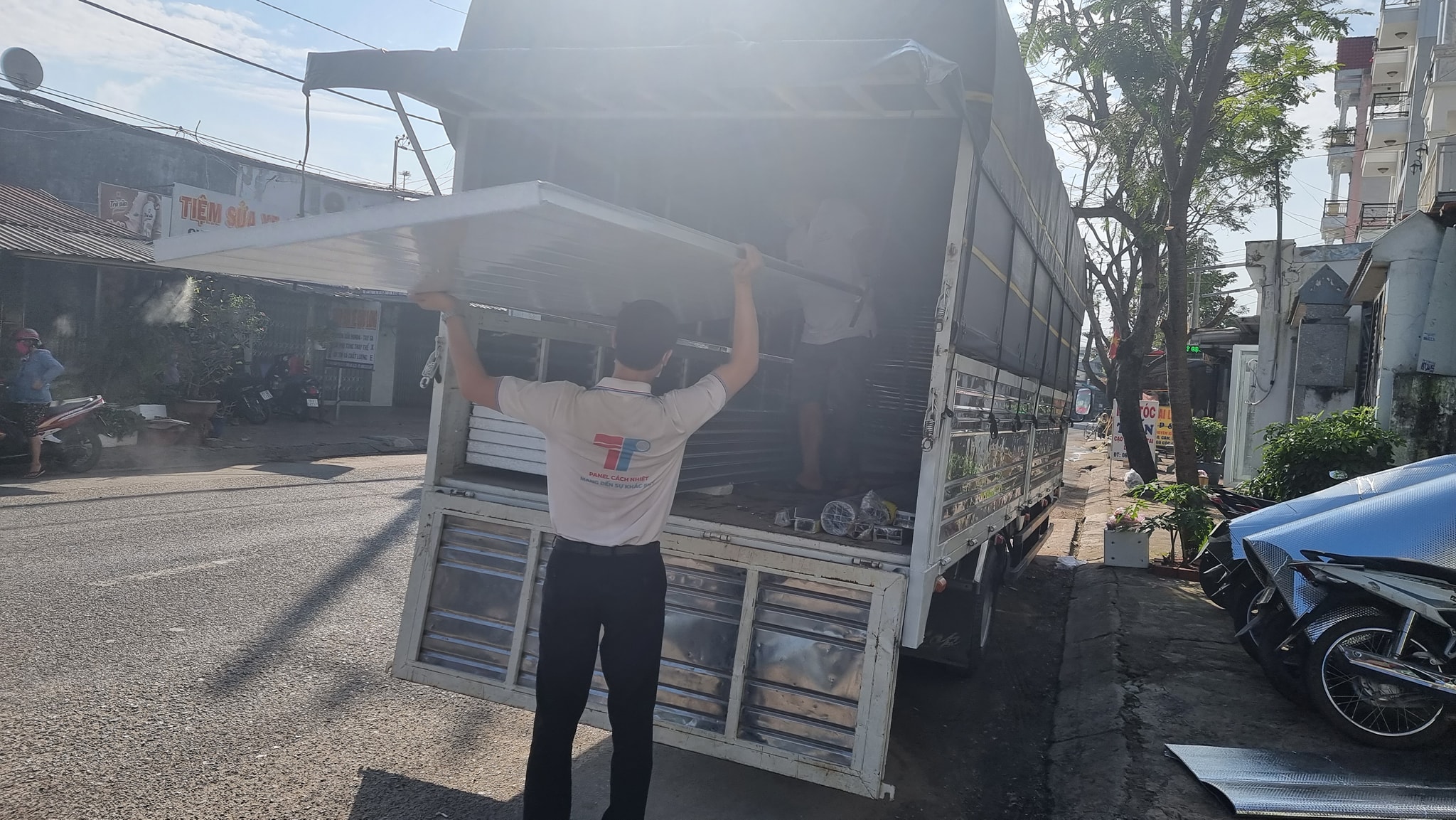 giao tấm panel kho lạnh giao tấm panel kho lạnh