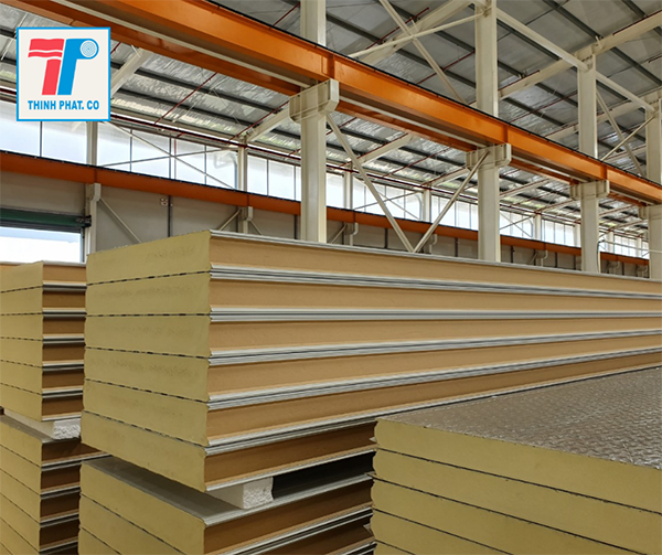 Thi công vách ngăn văn phòng công ty bằng tầm panel cách nhiệt