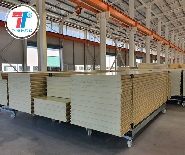 vách ngăn tôn xốp