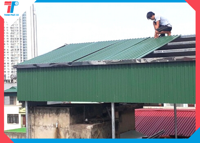 thi công lợp mái tôn lạnh