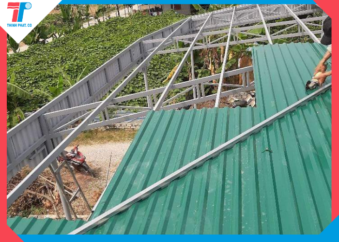 thi công lợp mái tôn lạnh