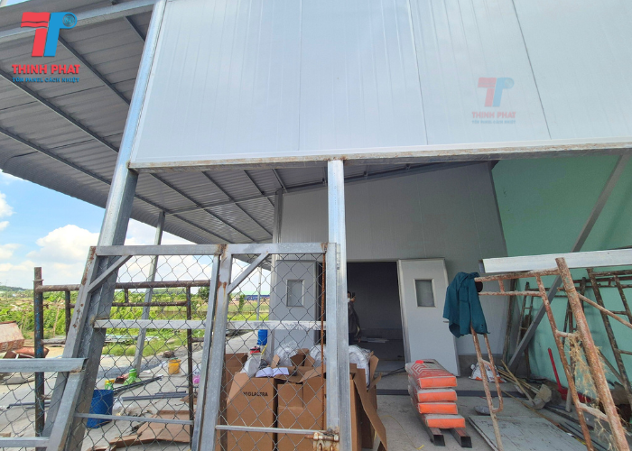 tấm sandwich panel Rockwool chống cháy 10