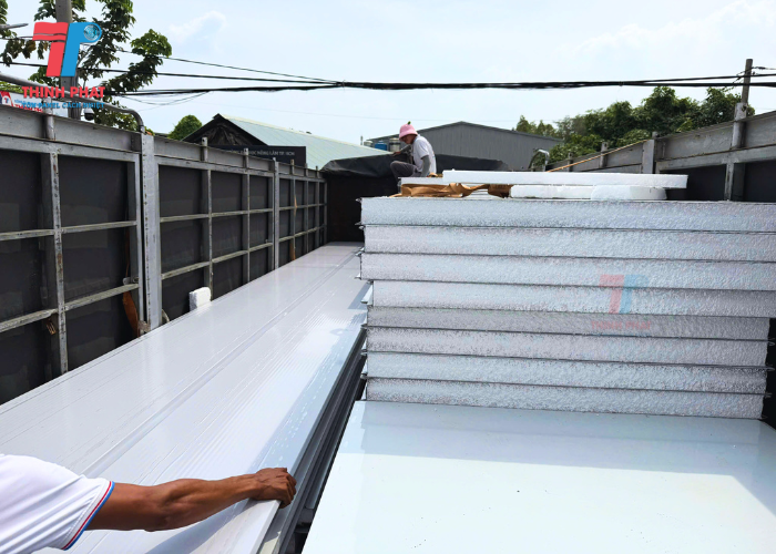 vách panel tôn xốp cách nhiệt 8