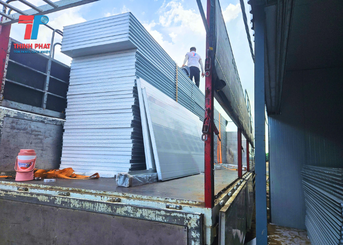 trần tôn xốp cách nhiệt 3