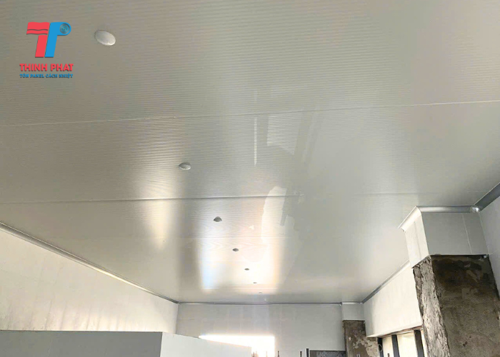 trần tôn xốp cách nhiệt 7