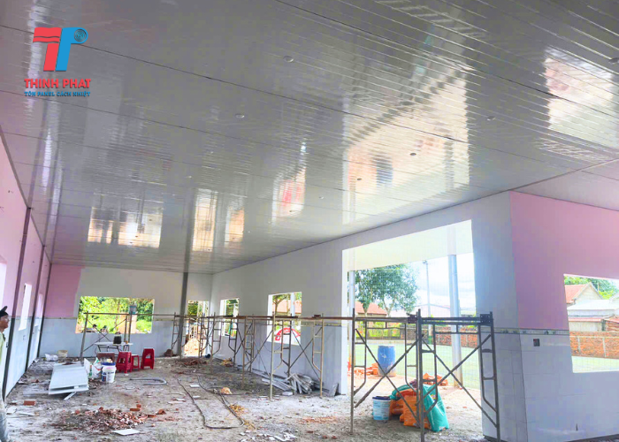 trần tôn xốp cách nhiệt 9