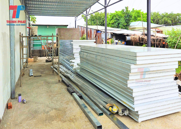 tôn vách cách nhiệt 11