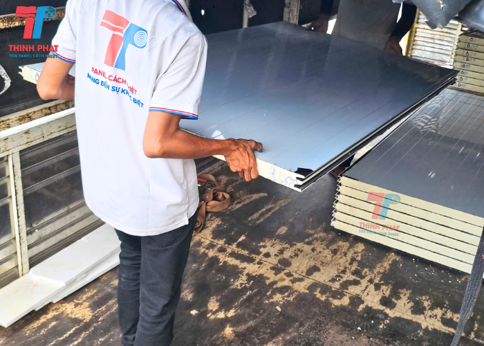 tấm panel PU Bình Dương 11