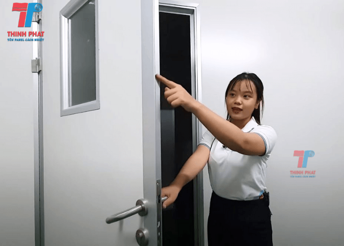 cửa panel nhôm 5