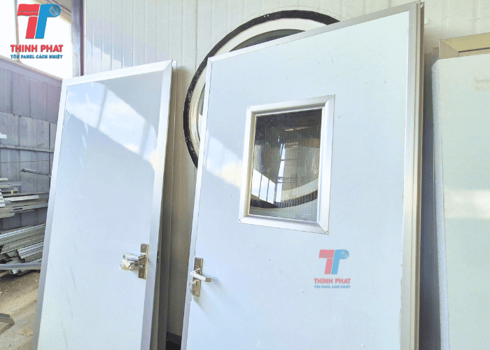 cửa panel nhôm 7