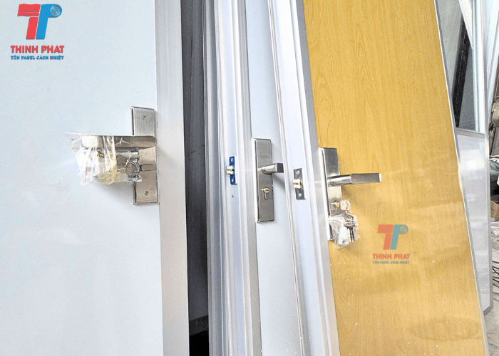cửa panel nhôm 8