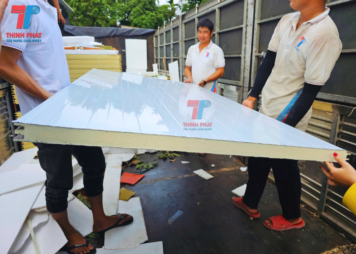 giá vách panel PU 7