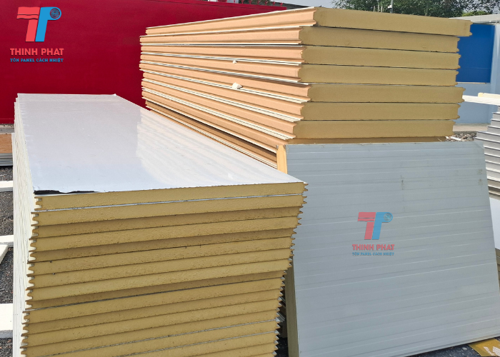 tấm trần tôn PU 3 lớp 3