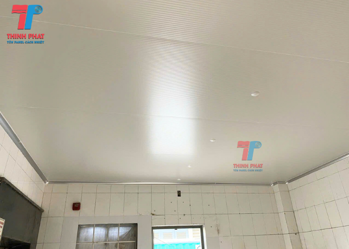 tấm trần tôn PU 3 lớp 4