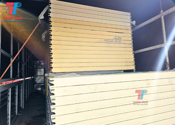 tấm trần tôn PU 3 lớp 8