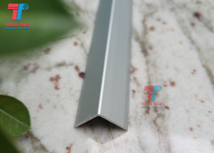 thanh V nhôm 8