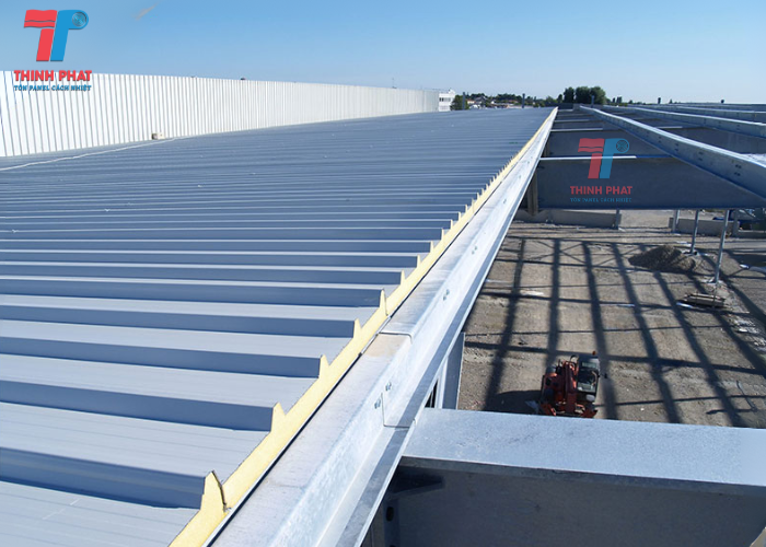 giá panel mái tháng 10 6