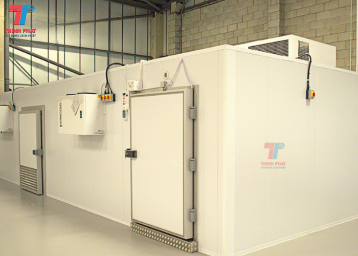cửa panel kho lạnh 1