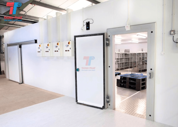 cửa panel kho lạnh 5