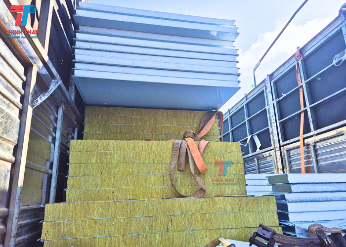 mua tấm panel ở đâu 2