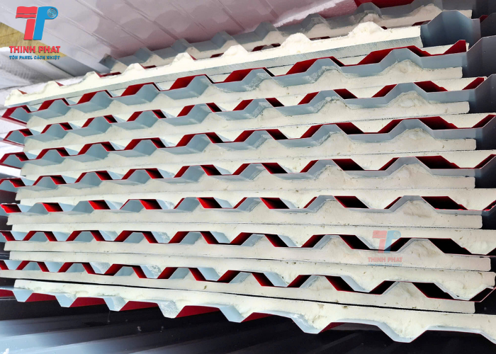 báo giá tôn PU 3 lớp 4