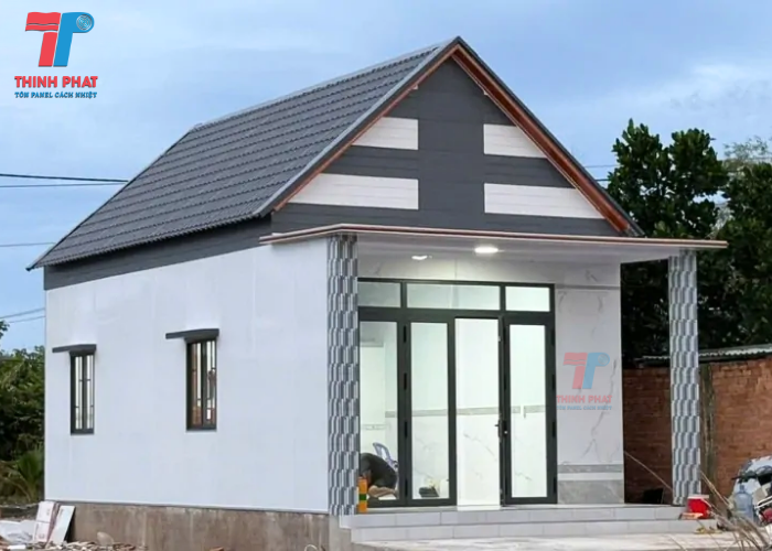 nhà panel mái thái 4