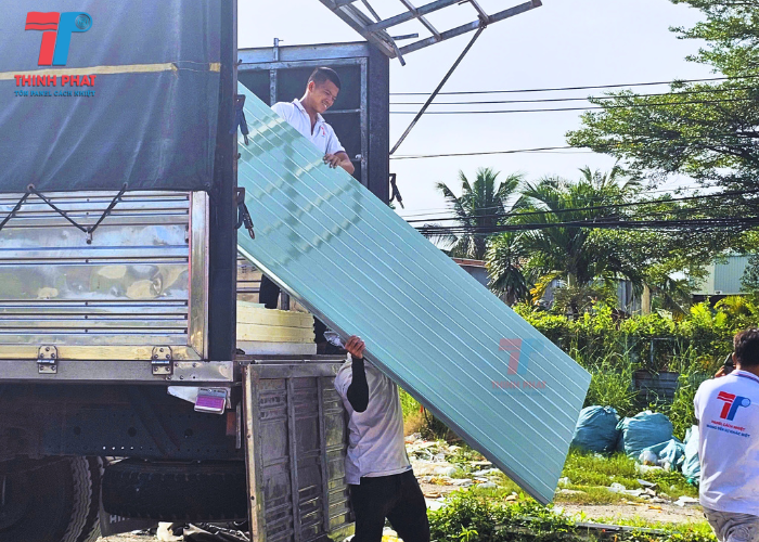 nhà panel mái thái 5