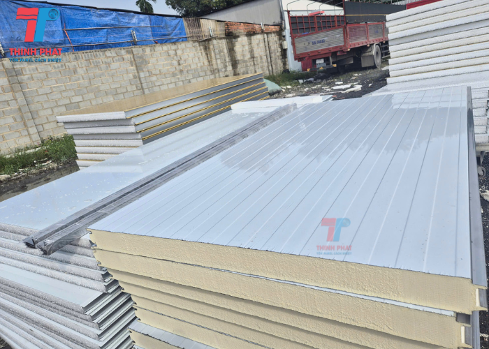 nhà panel mái thái 6