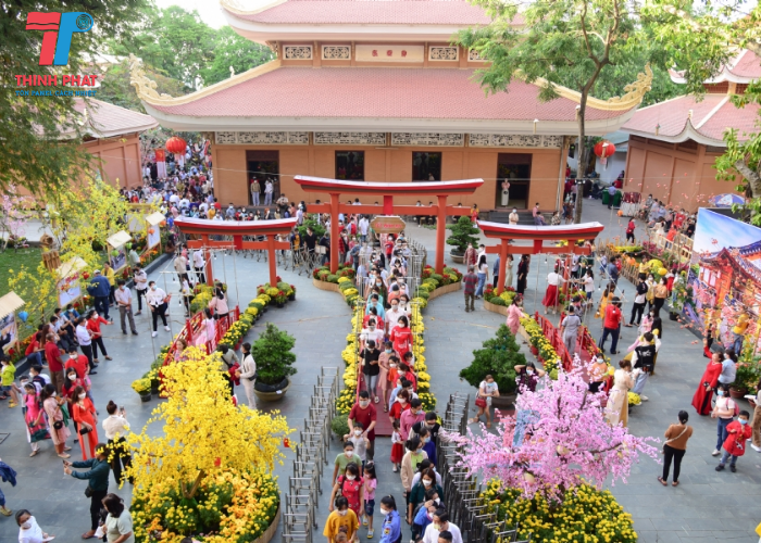 mùng 1 Tết nên làm gì 2