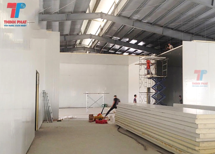 nhà xưởng dựng bằng panel PU