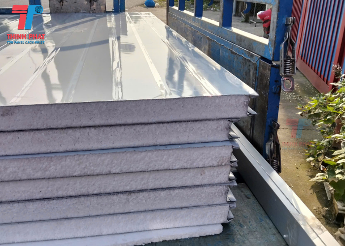 thi công tấm panel EPS 3