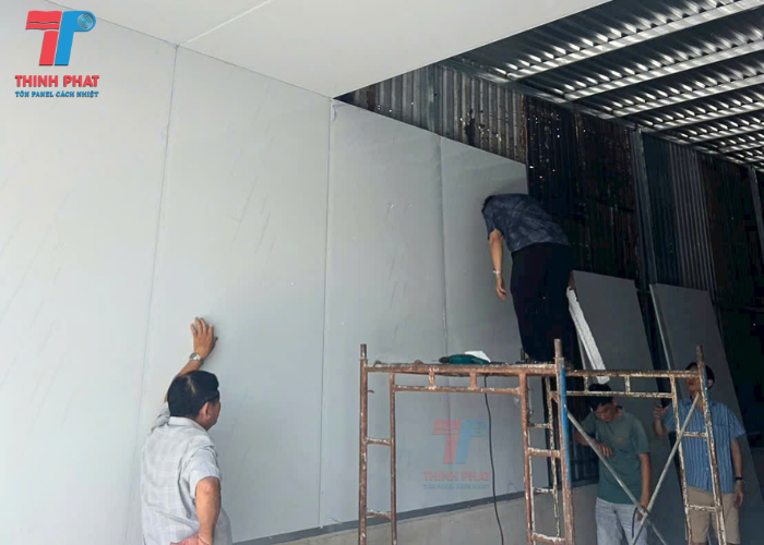 thi công tấm panel EPS 4