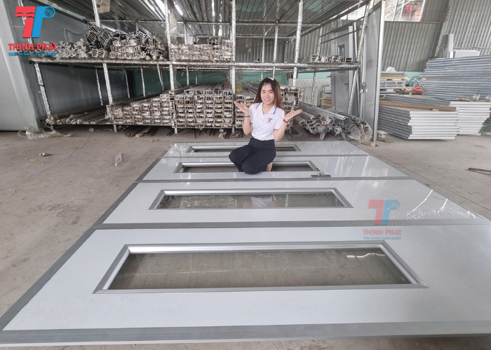 cửa panel 3 cánh 4