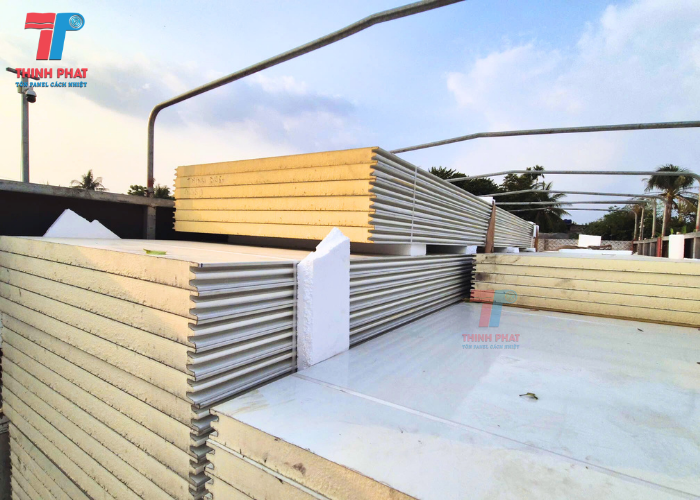 giá tấm panel PU tháng 4 2