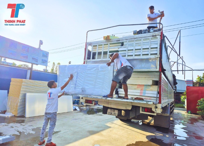 giá tấm panel PU tháng 4 6