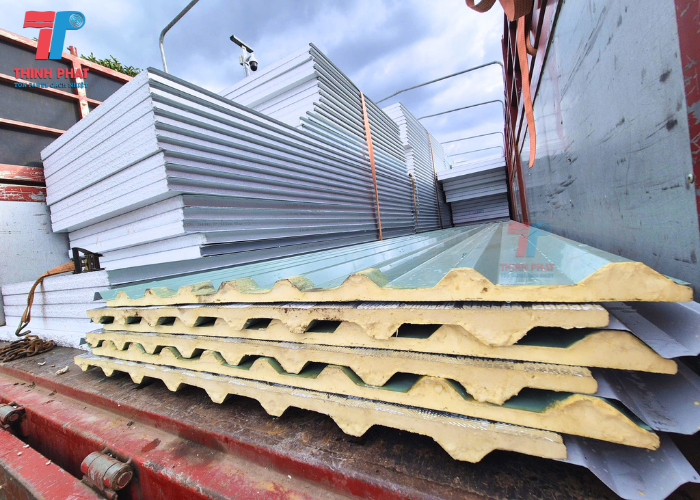 tôn cách nhiệt 3 lớp 1