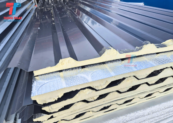 tôn cách nhiệt 3 lớp 2