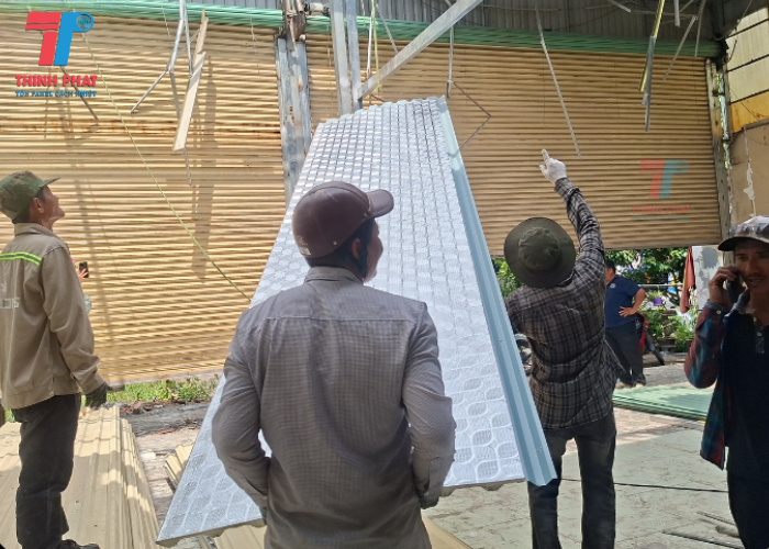 tôn cách nhiệt 3 lớp 7