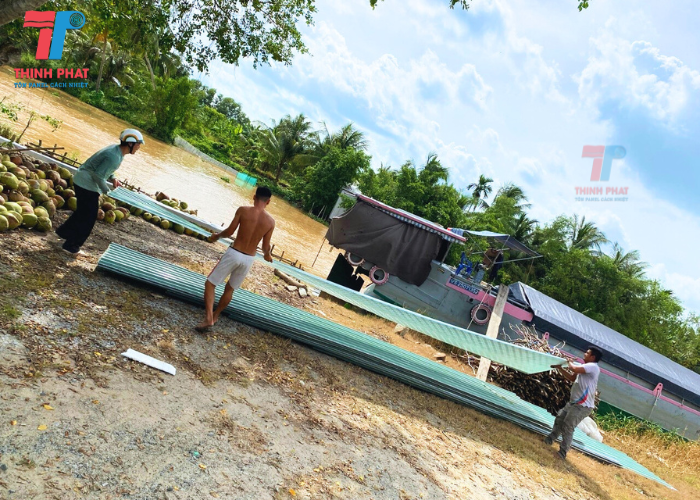 tôn cách nhiệt 3 lớp 8