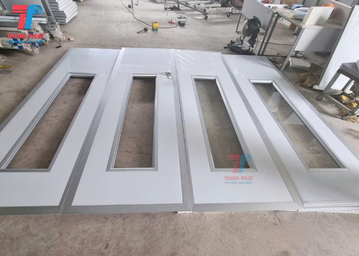 cửa panel 4 cánh 4
