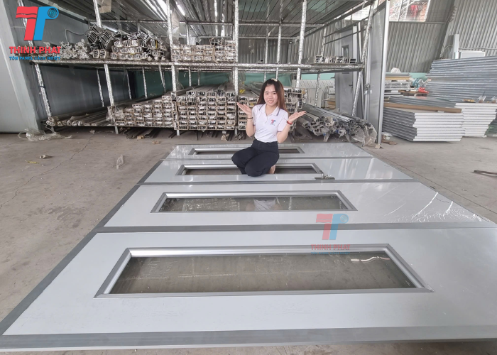 cửa panel 4 cánh 6
