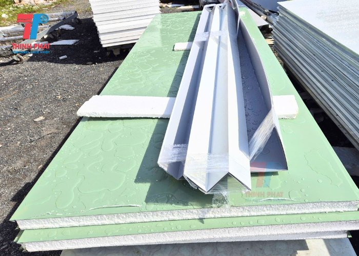 đơn hàng tấm panel eps xanh ngọc và hệ phụ kiện nhôm thi công