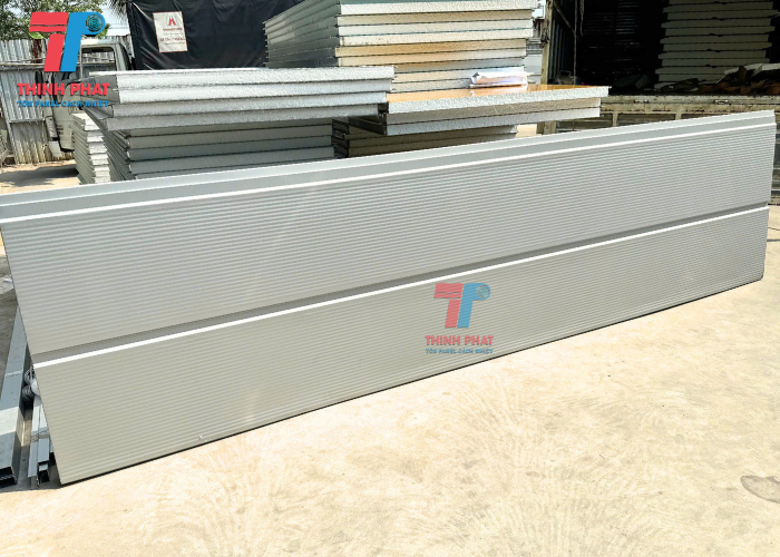tấm panel eps vách ngoài 75mm có 1 rãnh màu xám ghi