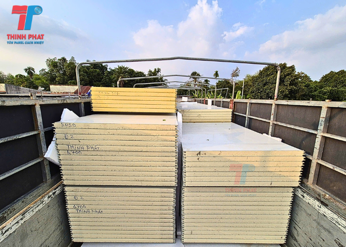 panel PU làm trần chống nóng